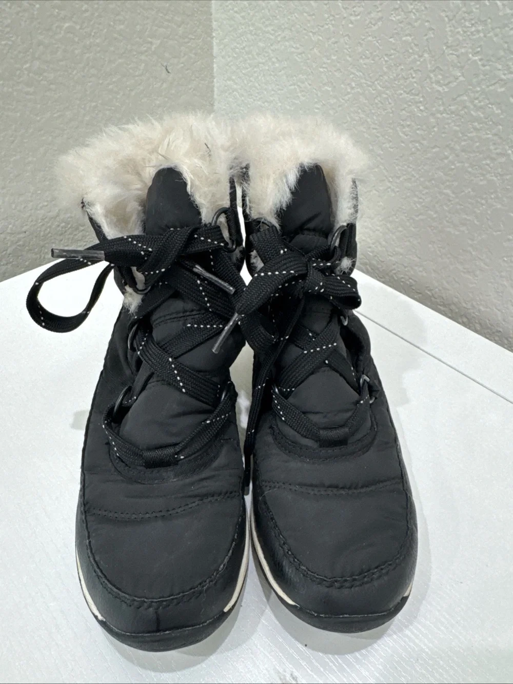 Sorel Whitney Short Lace Boots Youth Size 2 Black Faux Fur Waterproof Winter